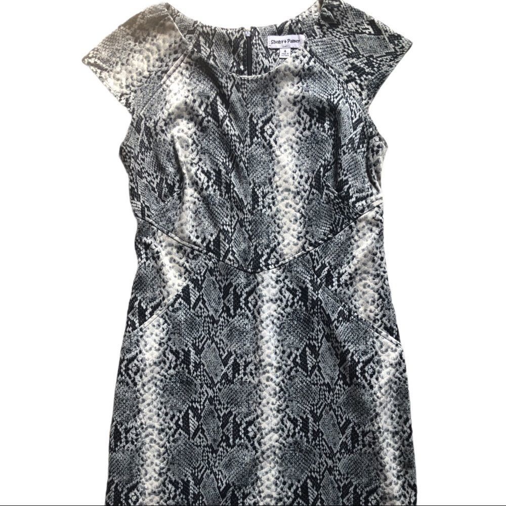 - Cute cap sleeve snakeskin dress black grey wh sz 4